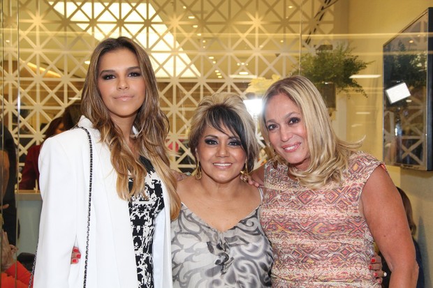 Mariana Rios, Gladys e Susana Vieira em inauguração de salão de beleza no Rio (Foto: Alex Palarea / AgNews)