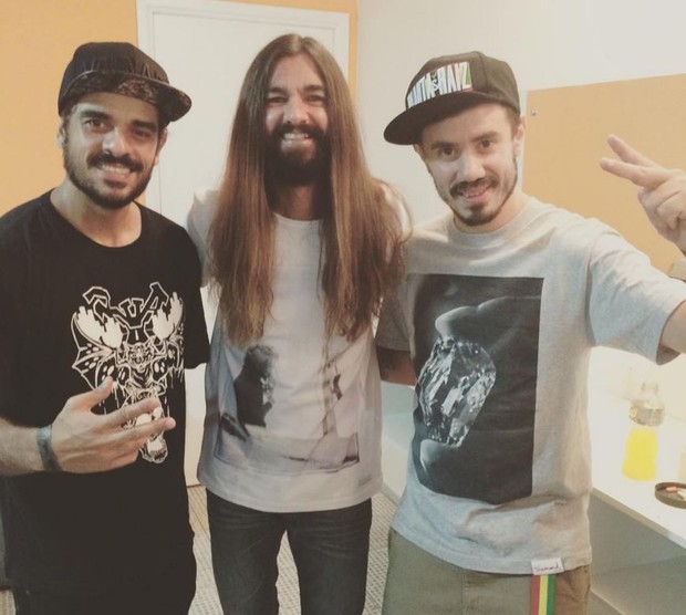 Armandinho chama a atenção pelo visual cabeludo (Foto: Reprodução/Instagram)