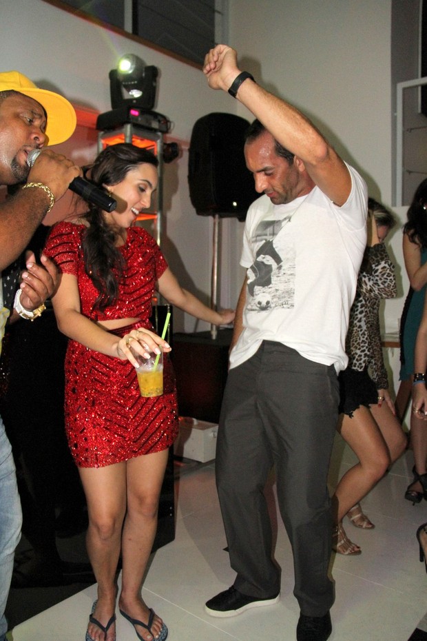 Edmundo dança funk com a filha em sua festa de 18 anos (Foto: Cleomir Tavares / Divulgação)