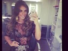Nicole Bahls faz selfie com vestido transparente: 'Oi meus amores'