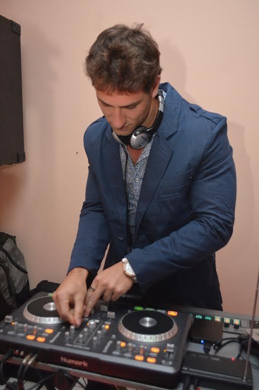 Eliéser deu uma canja de DJ (Foto: Kadú Sandeiro/MF Models Assessoria)