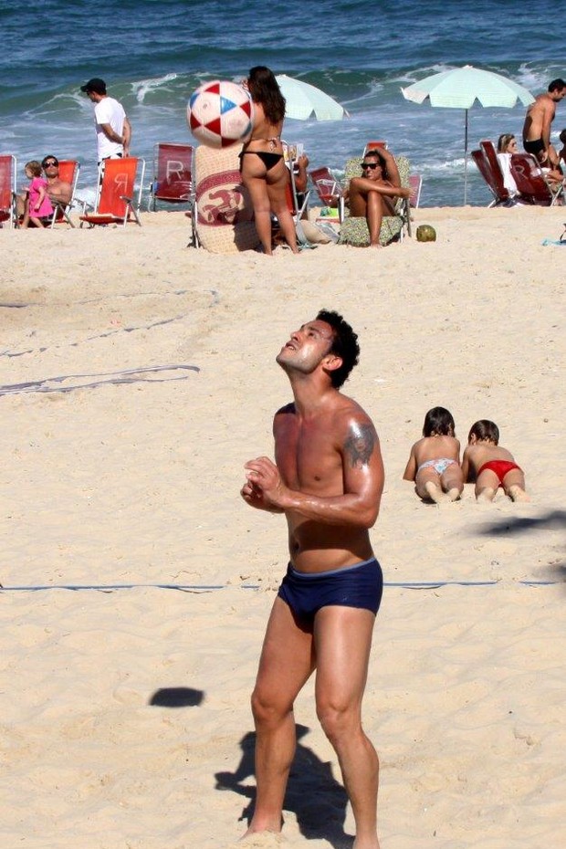 Fred na praia do Leblon, no Rio (Foto: J Humberto/AgNews)