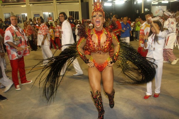 Viviane Araújo no Salgueiro (Foto: Marcos Ferreira / photo rio news)