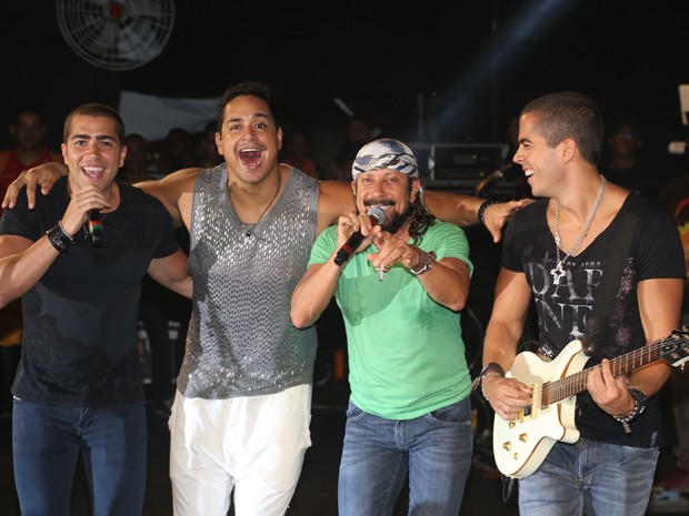 Rafa Marques, Xanddy, Bell Marques e Pipo Marques em show do Harmonia do Samba em Salvador, na Bahia (Foto: Fred Pontes/ Divulgação)