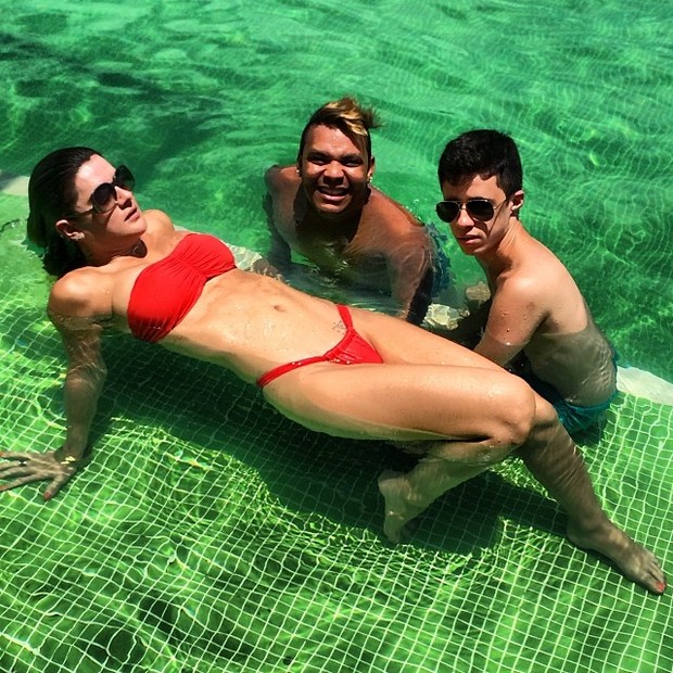 Mirella Santos curte sábado na piscina (Foto: Reprodução/Instagram)