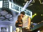 Luan Santana faz dueto com cantora e dá beijo carinhoso nela: 'Muito querida'