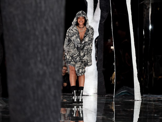 Rihanna em evento de moda em Nova York, nos Estados Unidos (Foto: AFP)