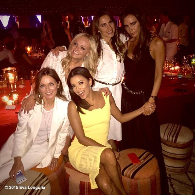 Eva Longoria posta foto com ex-integrantes das Spice Girls (Foto: Reprodução / Twitter)