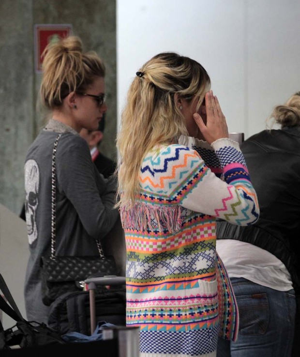 Fiorella Mattheis e Giovanna Ewbank no aeroporto de Congonhas (Foto: Orlando Oliveira / AgNews)