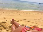 Izabel Goulart 'mostra' o bumbum em dia de praia e recebe elogios dos fãs