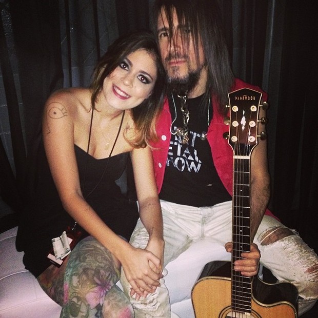 Ex-BBB Bella com Ron Bumblefoot, do Guns N’ Roses, em show no Recife (Foto: Instagram/ Reprodução)
