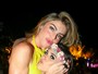 Daniella Cicarelli mostra bração em festa de fim de ano em Trancoso