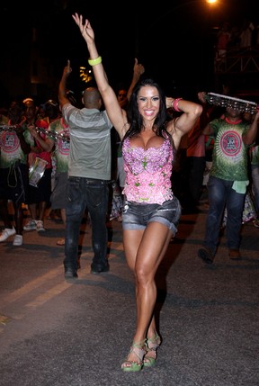 Gracyanne Barbosa em ensaio da Mangueira no Rio (Foto: Daniel Pinheiro/ Divulgação)