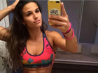 Jade Barbosa ostenta barriga sarada em foto no espelho: 'Bom dia'