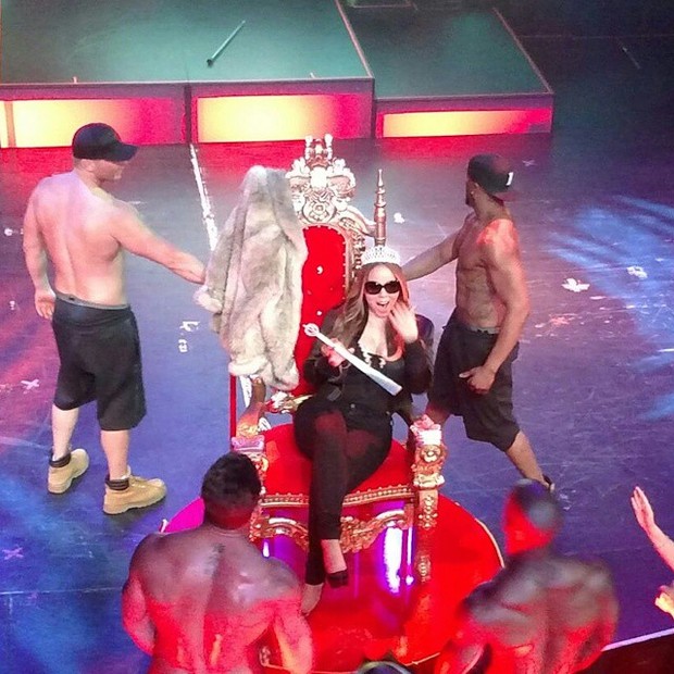 Mariah Carey em show de strip-tease em Las Vegas, nos Estados Unidos (Foto: Instagram/ Reprodução)