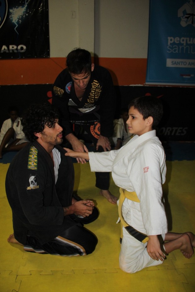 Jesus Luz treina jiu-jitsu com crianças carentes (Foto: Thyago Andrade / Foto Rio News)