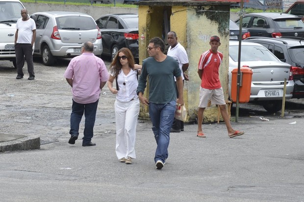 Thiago Lacerda e Vanessa Lóes no velório de Lidia Mattos (Foto: Andre Muzell / AgNews)