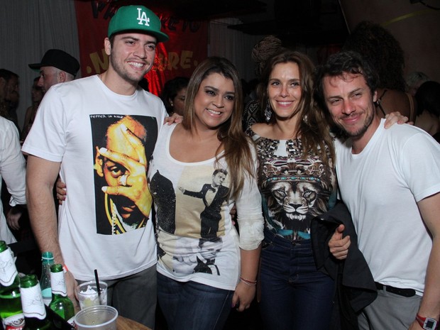 Rodrigo Godoy, Preta Gil, Carolina Dieckmann e Tiago Worcman em festa na Zona Sul do Rio (Foto: Thyago Andrade/ Foto Rio News)