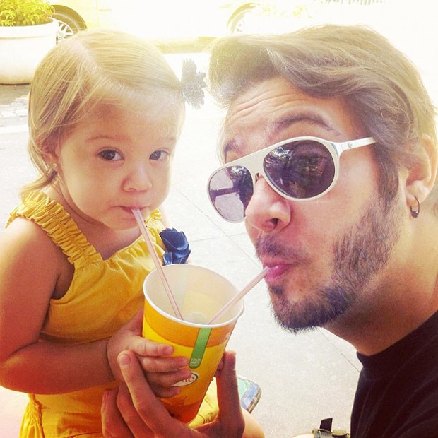 Max Porto e a filha Luna (Foto: Instagram / Reprodução)
