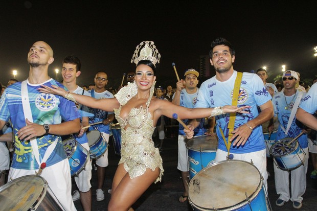 Cinthia Santos, Rainha da Águia de Ouro (Foto: Paduardo / AgNews)
