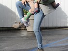 Jennifer Garner quase deixa a filha cair no chão