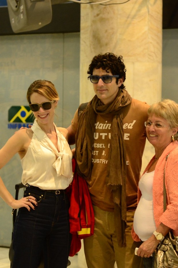 Reynaldo Gianecchini e Mariana Ximenes no aeroporto Santos Dumont (Foto: William Oda / Foto Rio News)