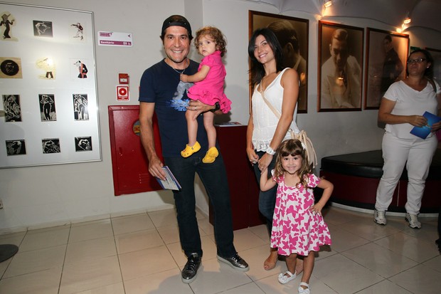 Daniel com a família em estreia de espetáculo (Foto: Manuela Scarpa/Foto Rio News)