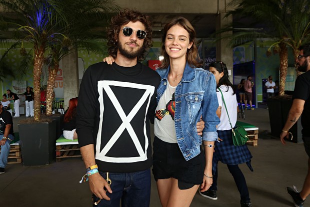 Chay Suede e Laura Neiva (Foto: Celso Tavares / EGO)