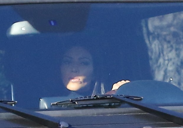 Kim Kardashian chama atenção com lábios mais fartos (Foto: X17)