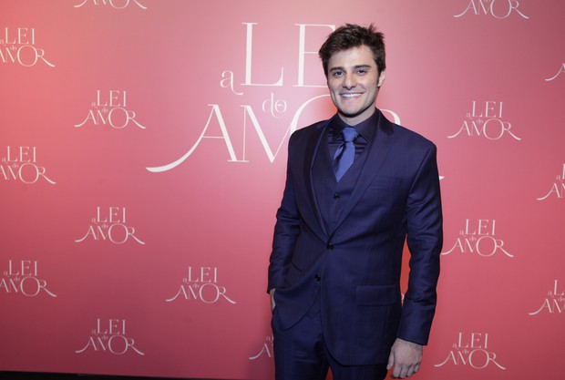 Hugo Bonemer na festa de lançamento da novela A Lei do Amor (Foto: Globo / Marcos Rosa)