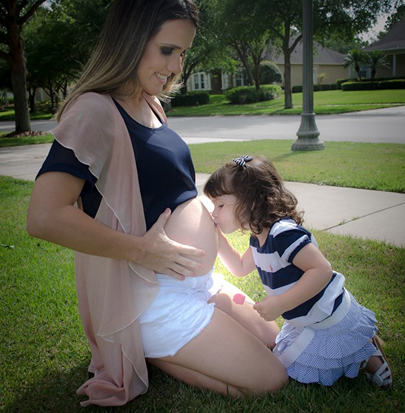 GALERIA Fernanda Pontes mostra barrigão de grávida em ensaio  (Foto: Divulgação / Cris Brandi)