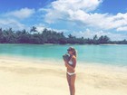 Ashley Tisdale posta foto de biquíni em sua lua de mel: 'Paraíso'
