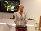 Xuxa leva o cachorro a shopping carioca