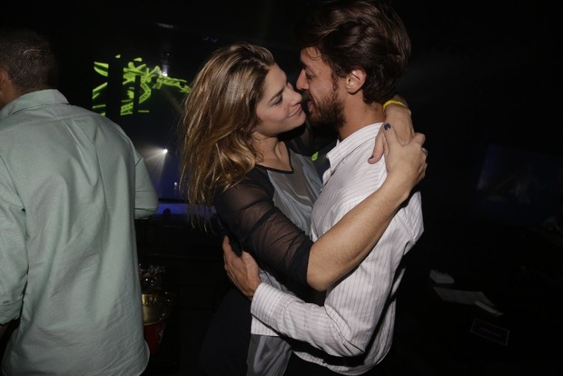 Priscila Fantin curte chamego com o marido durante show de Wanessa no Rio (Foto: Fred Pontes / Divulgação)