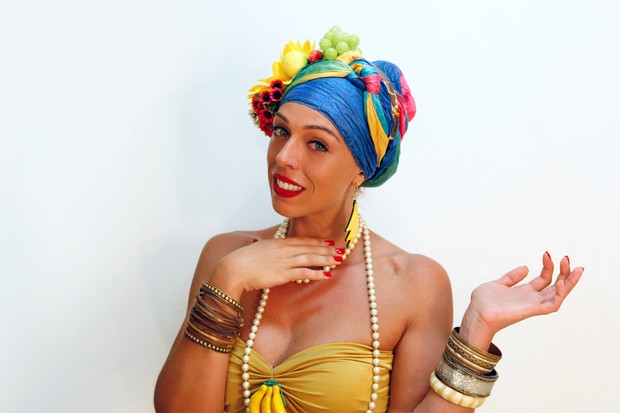 MODA - Passo a passo fantasia de carnaval - Sharon Azulay (Foto: Jessica Monstans / EGO)