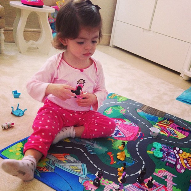Carol Celico posta foto da filha Isabella (Foto: Instagram / Reprodução)