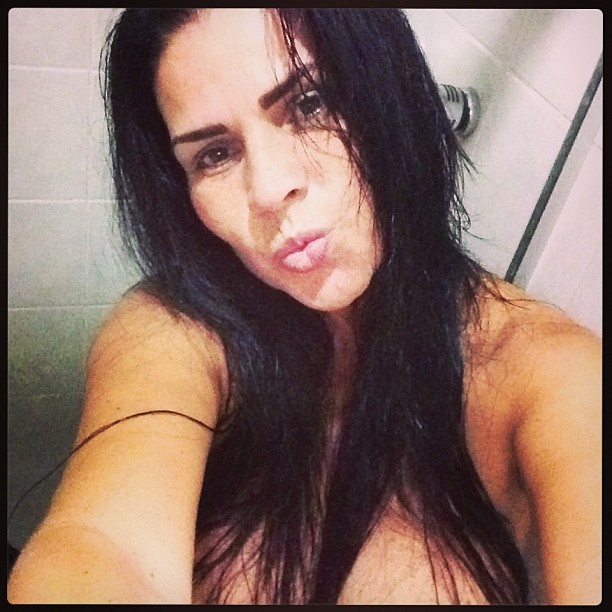 Solange Gomes faz biquinho para foto (Foto: Instagram/ Reprodução)