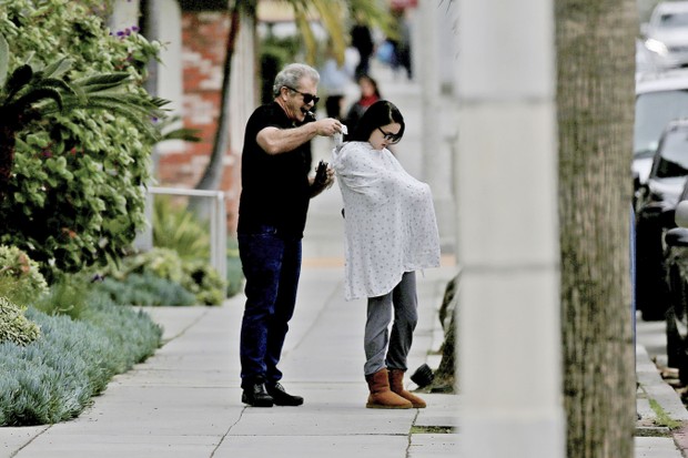 Mel Gibson e Rosalind Ross com o filho (Foto: The Grosby Group / Agência)