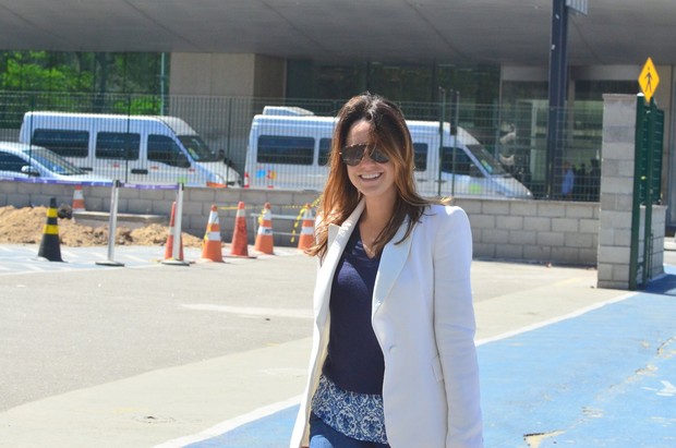 Fernanda Vasconcellos no aeroporto Santos Dumont (Foto: William Oda / Foto Rio News)