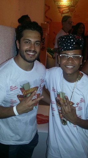 Raphael Viana e MC Duduzinho em camarote em Salvador, na Bahia (Foto: Divulgação)