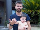 Shakira posta fotos de Piqué com o  filho do casal: 'férias com o papai'