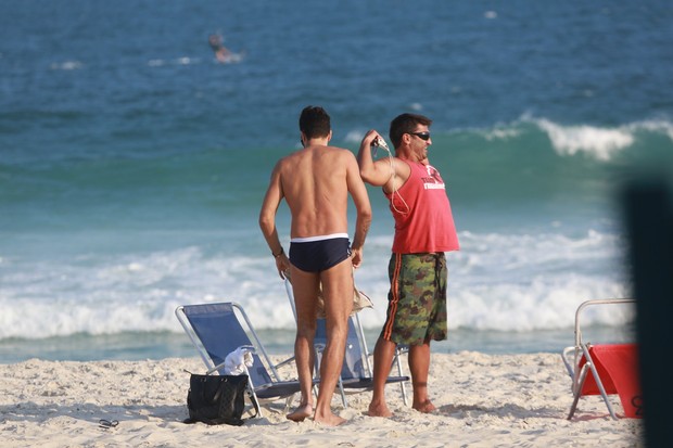 Latino na praia da Barra da Tijuca (Foto: AgNews/Dilson Silva)