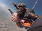 Débora Lyra salta de paraquedas: 'O céu jamais será o limite para mim!'