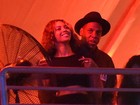 Crise? Beyoncé e Jay-Z trocam carinhos em festival de música