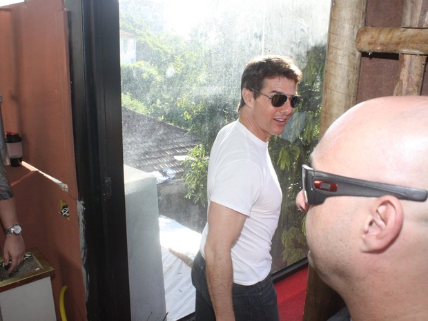 Tom Cruise chega em restaurante em Santa Tereza, RJ (Foto: Fábio Martins, Delson Silva e Marcello Sá Barretto/ AgNews)
