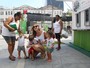 Luana Piovani e Thiago Lacerda levam famílias a festa infantil