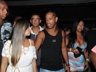 Com tranças no cabelo, Ronaldinho Gaúcho se diverte em Salvador