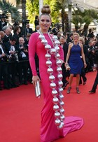 No 2º dia de Cannes, russa já leva troféu de looks mais extravagantes 