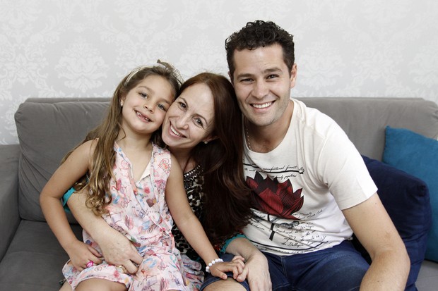 Pedro Leonardo com a filha, Maria Sophia, e a mãe, Cida Dantas (Foto: Celso Tavares/EGO)
