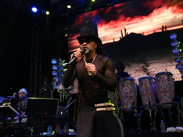 Carlinhos Brown em show em Salvador, na Bahia (Foto: Denilson Santos/ Ag. News)
